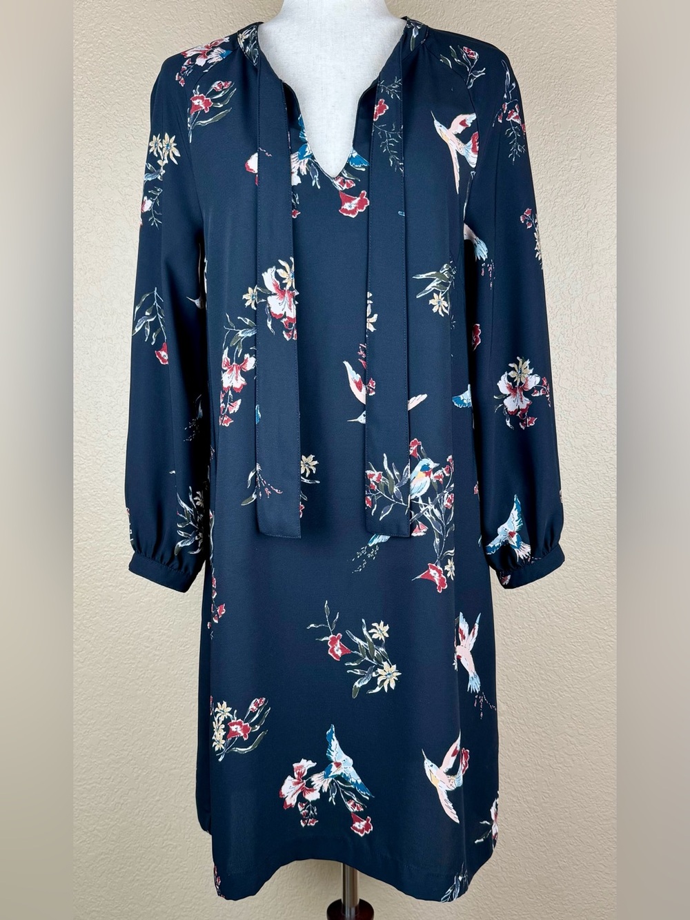 H&M women’s midi length long sleeve dress. Tie at neckline. Size 8. EUC